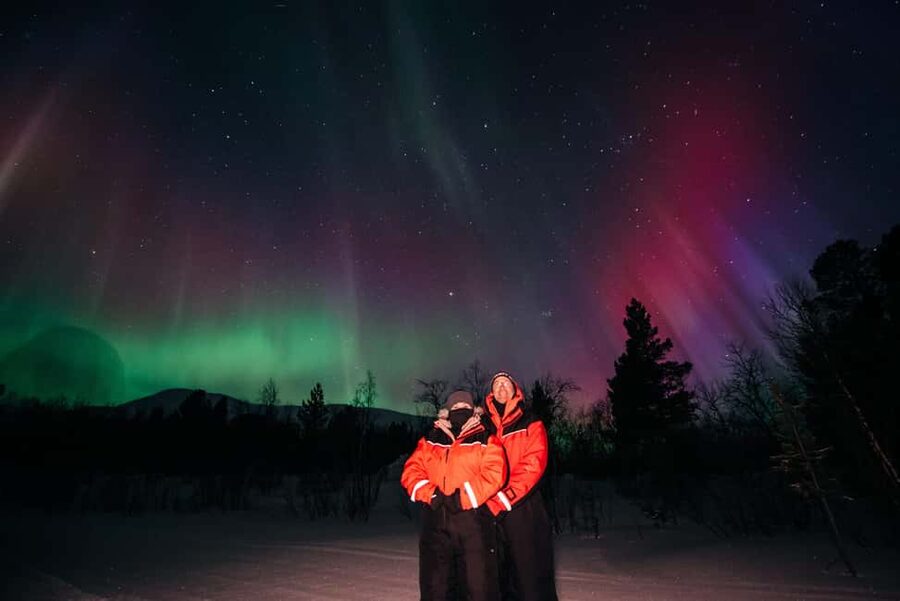 Abisko: Aurora Car Chasing Tour with Photographer - The 3-hour flow: pickups in Abisko and quick first attempts at the sky
