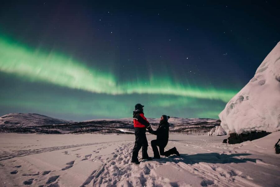 Abisko: Aurora Car Chasing Tour with Photographer - How the photographer turns cold patience into real keepsakes