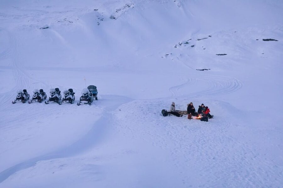 Abisko: Great Outback Snowmobile Tour with Lake Abiskojaure - From pickup to helmet: how the day actually works
