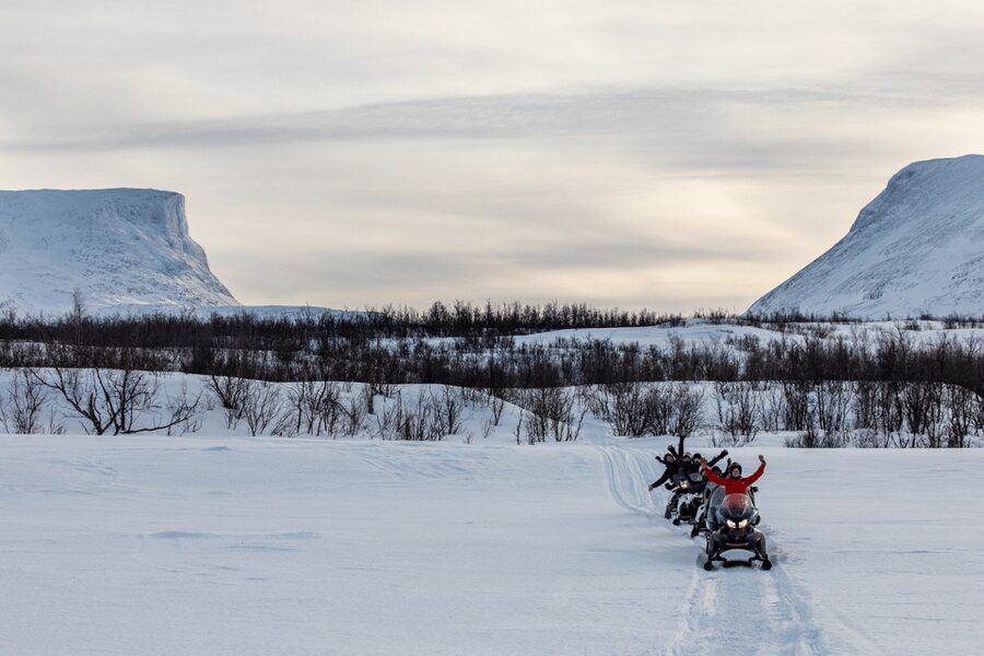 Abisko: Great Outback Snowmobile Tour with Lake Abiskojaure - The snowmobile route: Kungsleden, Lake Abiskojaure, and Gámaeatnu