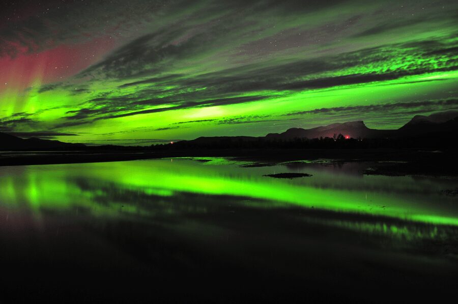 Abisko: Guided Autumn Aurora Chase with Hotel Transfers - Photography help: what you should expect, and what you shouldn’t