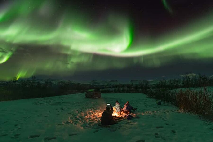 Abisko: Northern Lights Photography Tour with Dinner - Dinner in Abisko First, So You Start Warm and Focused
