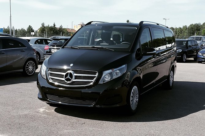 Airport Limousine Transfer: Stockholm City to Arlanda Airport 1-7 Passengers - Stockholm City to Arlanda, Done by a Real Chauffeur