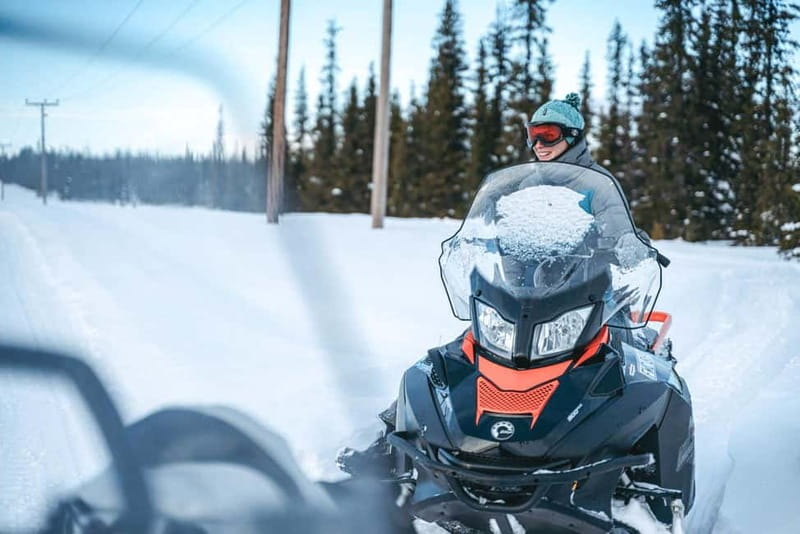 Aurora Hunt on Snowmobile - small groups - From Kiruna Pickup to Kalixforsbron: Getting Set Up for the Night