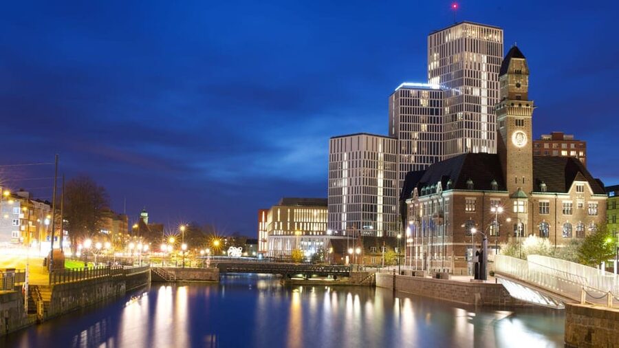 Best of Malmö: Private Walking Tour with a Local - Weather, pace, and how your guide keeps the day working