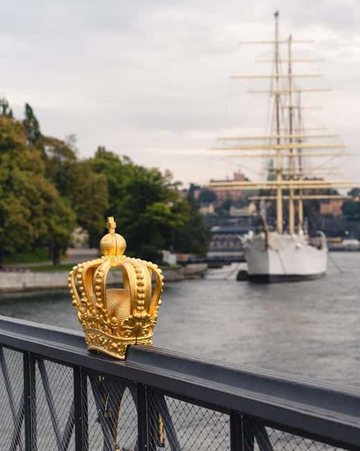 Best of Stockholm Walking Tour-3 Hours, Small Group max 10 - The Narrowest Street and the Tiny Statue Stop