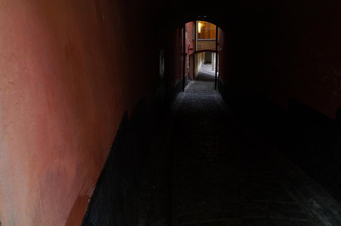 Bloody Stockholm 2h - ghosts, horror and Dark Folklore Tour - Stop 4, Logårdstrappan: water spirits that lure you under
