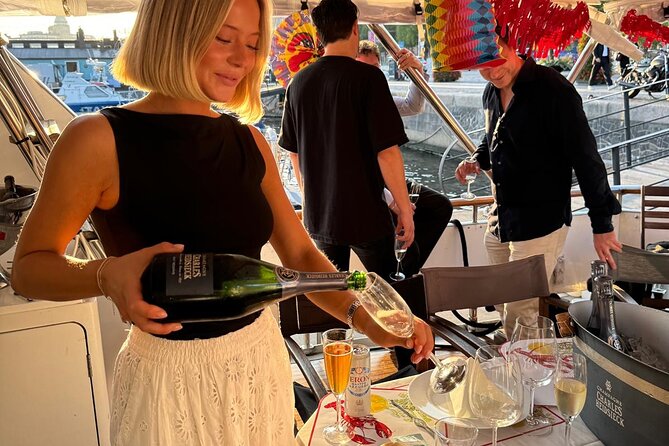 Exclusive Yacht Tour of Stockholm: sunset, dinner, lunch, cruise - The Harbor Warm-Up: Drinks, Snacks, and Getting Your Bearings