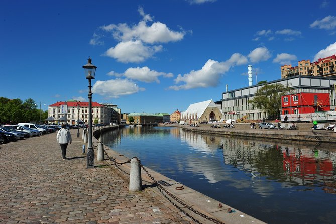 Explore Gothenburg in 60 minutes with a Local - Feskekôrka Fish Church Market Hall: Fresh Seafood in Gothic Style
