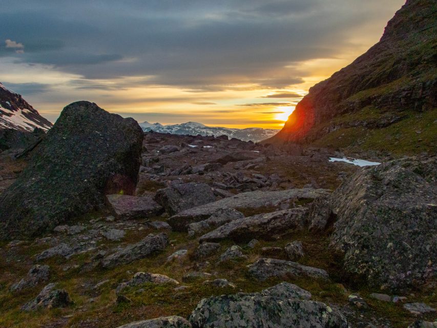 From Abisko: Kärkevagge Valley & Trollsjön Lake Guided Tour - How the Day Flows: 9:00 Pickup, Van Transfers, Then the Hike