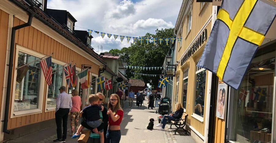 From Stockholm: Guided Day Trip to Sigtuna City - Pickup near Stockholm Central Station, and how to plan your start