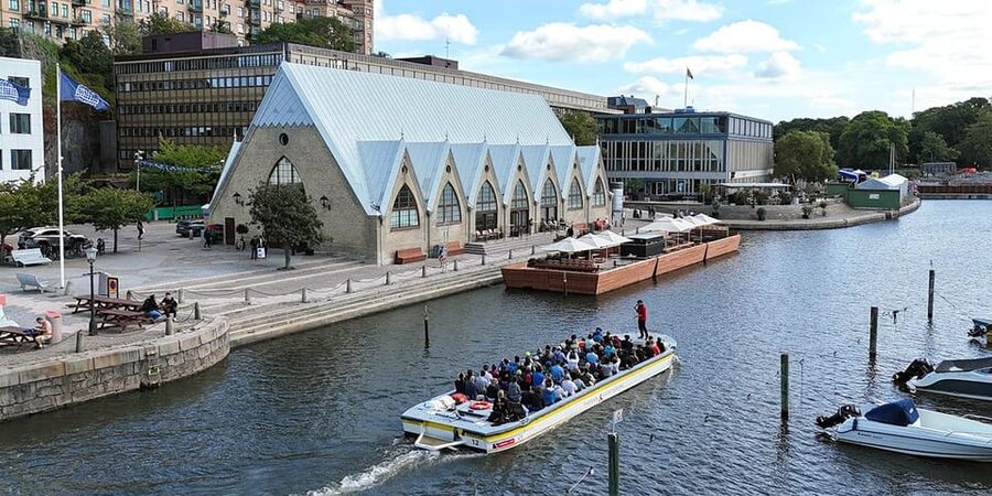 Gothenburg: City Canal Sightseeing Cruise - Shipyards and the fishing harbor: real work along the water