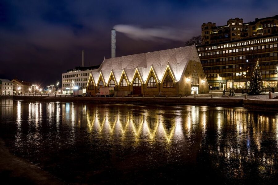 Gothenburg: Express Walk with a Local in 60 minutes - Starting At Poseidon: A Fast Way To Learn Gothenburg’s Layout