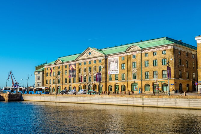 Gothenburg: Old Town Sightseeing Tour - Weather-protected wagons and all-weather scheduling