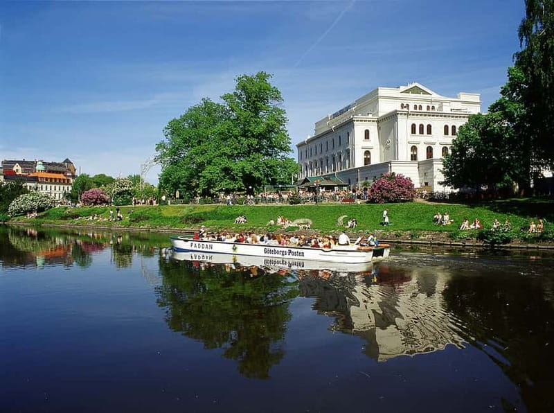 Gothenburg: Paddan Sightseeing Cruise on the River Säveån - The bridge moments: why you should be ready for the lowest crossings