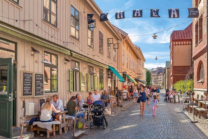 Haga Sightseeing Tour - Timber Houses, Boutiques, and Cafés, What You Should Actually Look For