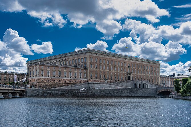 Inside The Crown: Stockholm Royal Palace Private Guided Tour - Where you start: Gustav III’s Obelisk, and how to arrive with less stress