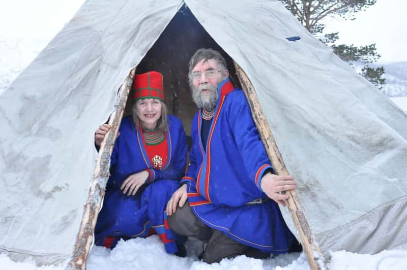 Lapland: A day on the trail of the Sami indigenous people - First stops on the Laisälven: rengärde and wildlife viewing