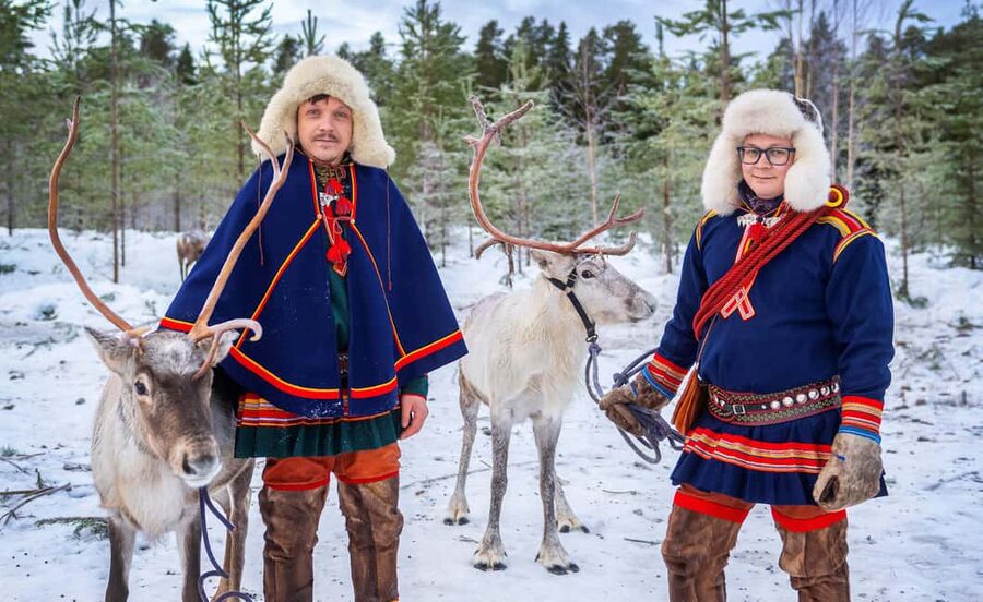 Luleå: Meet the Reindeer, Sámi Flavors & Stories by the Fire - Lasso throwing, a hands-on Arctic skill (with laughs built in)