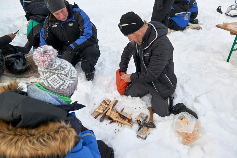 Luleå : Nordic Winter Skills - 3 hours including lunch - Outdoor lunch in a Sami teepee, cooked over open fire