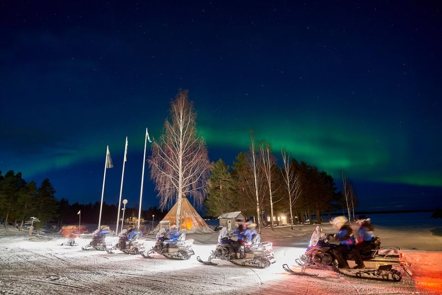 Luleå : Northern lights snowmobile tour - Why this Luleå aurora chase works: dark skies and guided watching