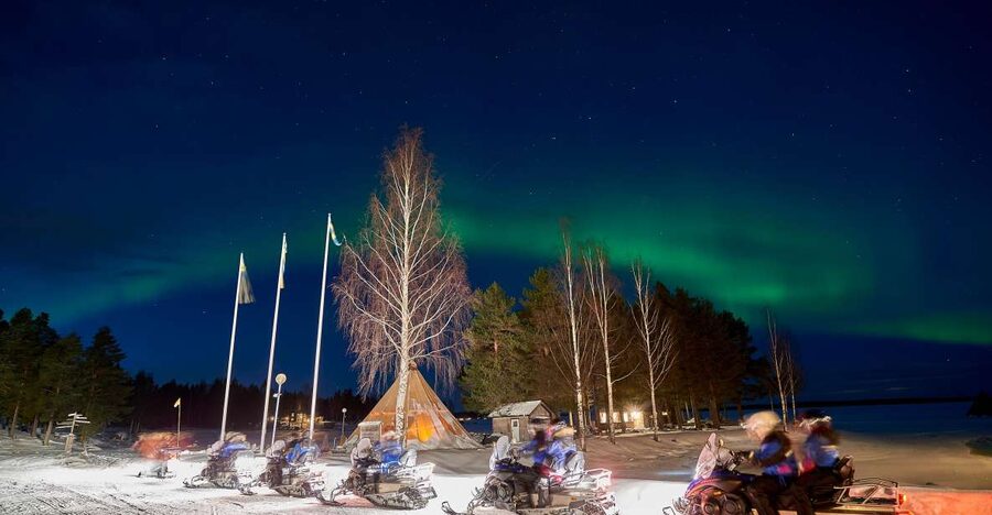 Luleå : Northern lights snowmobile tour - The ride setup: who drives, and how the snowmobile experience is handled