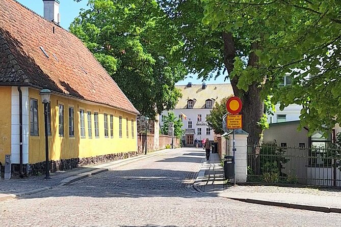 Lund's Medieval and Modern History: A Self-Guided Audio Tour - Getting Set Up: VoiceMap Offline, Phone, and Headphones