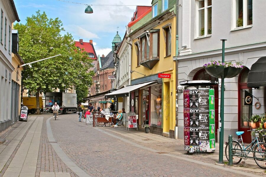 Malmö: Express Walk with a Local in 60 minutes - St. Peter’s Church, a Landmark Stop That Works at Speed