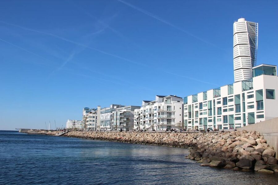 Malmö: Sightseeing and Landmarks tour by bike - St. Peter’s Church to the city core: quick orientation plus a real landmark