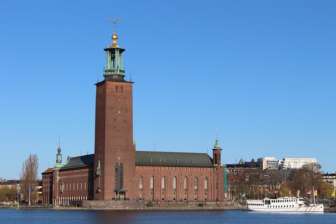 Private 4h VIP city tour by limousine car and guide in Stockholm - A scenic sweep by the Concert Hall and the National Theatre