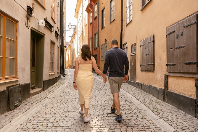 Private photoshoot in iconic Stockholm spots - Meet at Molins Fontän and get a smooth 1-hour plan