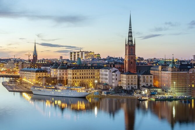 Royal Vikings of Stockholm: Outdoor Escape Puzzle Adventure - Royal Vikings on your phone, a short walk through Stockholm’s big sights