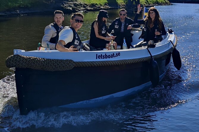 Self Drive Electric Boat in the Canals - What Makes This Experience Feel Easy (Even When You’re Self Driving)