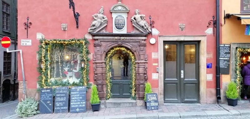 Stockholm: A Beauty On The Water - Old Town Walk & Boat Trip - Why Stockholm looks better when you switch from streets to water