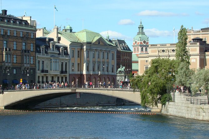 Stockholm- A Beauty On The Water: Old Town Walking Tour and Boat Trip Combined - Riksbron Bridge Views: Knights Island, Government Buildings, and City Hall