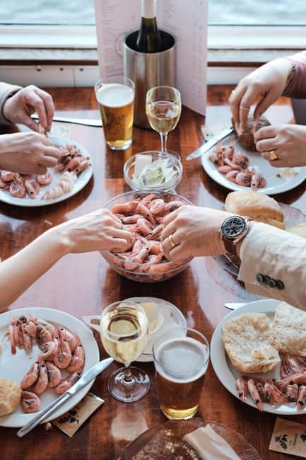 Stockholm All-You-Can-Eat Shrimp or Tacos Cruise & Coverband - How the timing works, from Skeppsbron to a late return