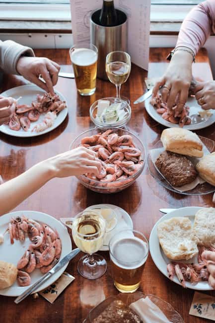 Stockholm All-You-Can-Eat Shrimp or Tacos Cruise & Livemusic - Food you actually eat: unlimited shrimp, or tacos with minced meat (plus vegan and vegetarian options)