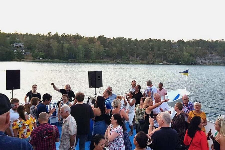 Stockholm All-You-Can-Eat Shrimp or Tacos Cruise & Livemusic - Who should book this cruise, and who should skip it