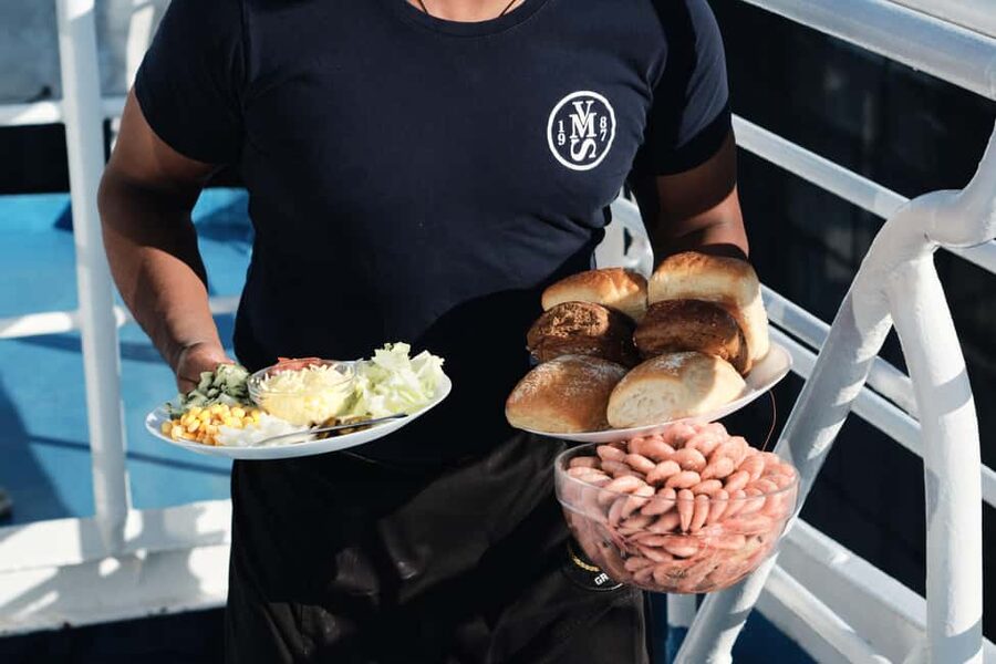 Stockholm All-You-Can-Eat Shrimp or Tacos Cruise & Livemusic - The onboard timetable: boarding at 18:00, cruise after 19:00, back around 23:00