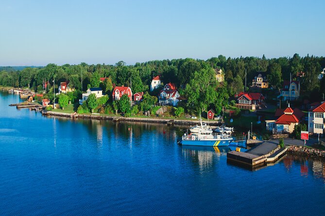 Stockholm Archipelago Boat Cruise, Gamla Stan Walking Tour - Onboard Comfort, WiFi, and a Simple Food Plan