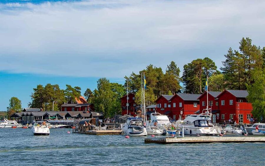 Stockholm: Archipelago Boat Tour - Where the Cruise Starts: Skeppsbron and the Gustav III Statue