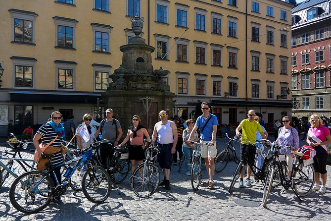 Stockholm at a Glance Bike Tour - Kungliga Slottet and Parliament sights: major landmarks without the waiting game