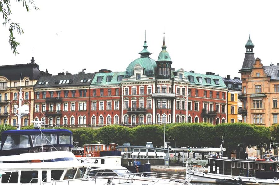 Stockholm City Center: Kungsträdgården Norrmalm Guided Tour - Meeting at S:t Jacobs kyrka: what the start tells you about the tour