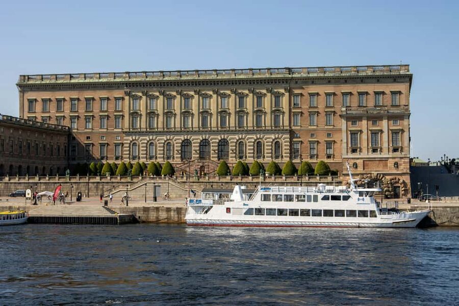 Stockholm City Center: Seaside Skeppsholmen Guided Tour - Price and Logistics: Is $31 Worth 75 Minutes in Winter?