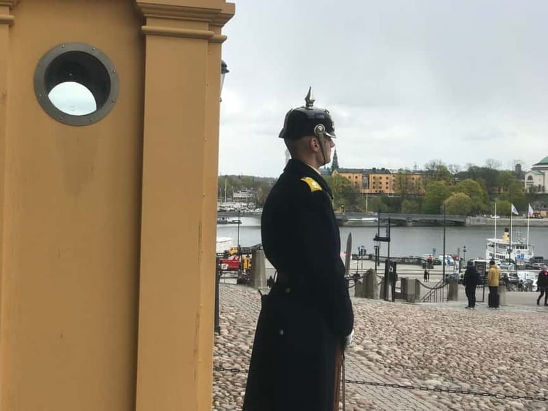 Stockholm: Full-Day Guided Sightseeing Tour with Lunch - Lunch in a local restaurant: the sanity break
