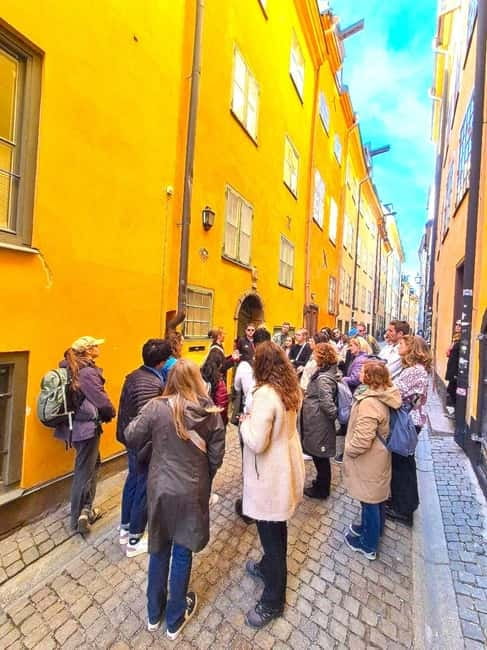 Stockholm Gamla Stan: Old Town Walking Tour with Local Guide - Iron Boy and the rhythm of quick photo stops