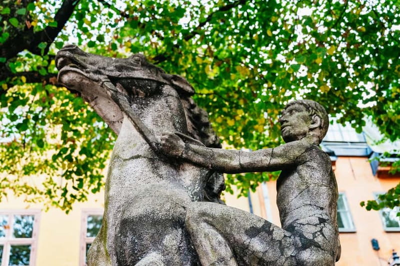 Stockholm: Ghost Walk and Historical Tour - Dinner Timing: Plan Your Monday to Thursday Evening