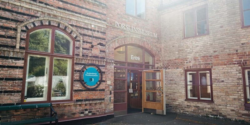 Stockholm: Grand Canal Tour to Gustavsberg - The summer live guide, English and Swedish on board