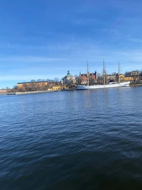 Stockholm: Guided Archipelago Islands Tour - Getting to Strand Rederi AB and finding the white tent with Scandic Tours