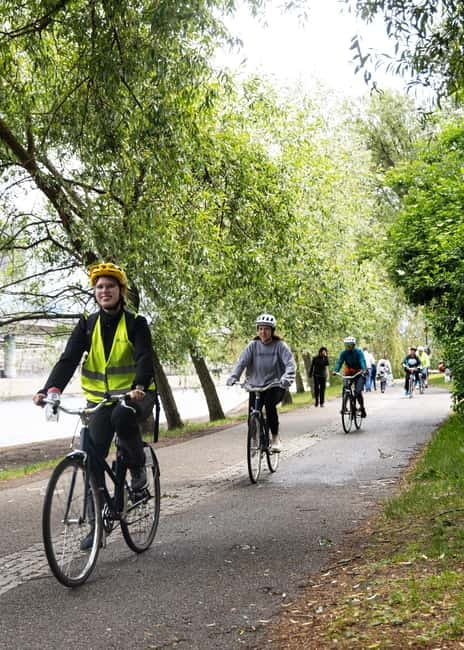 Stockholm: Guided Bike Tour - The real rhythm of the itinerary: photo stops, then quick rides